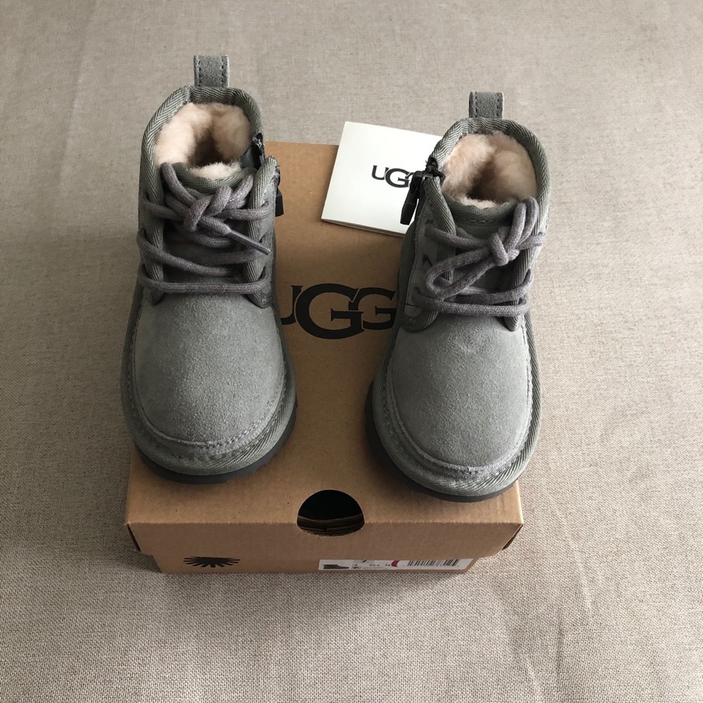 UGG T Neumel size T 7